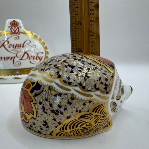 Royal Crown Derby Hawthorn Hedgehog bone china paperweight. Gold stopper. EUC. - Picture 10 of 12